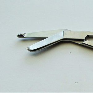 Lister Bandage Scissors 5.5" in Japanese Stainless Steel
